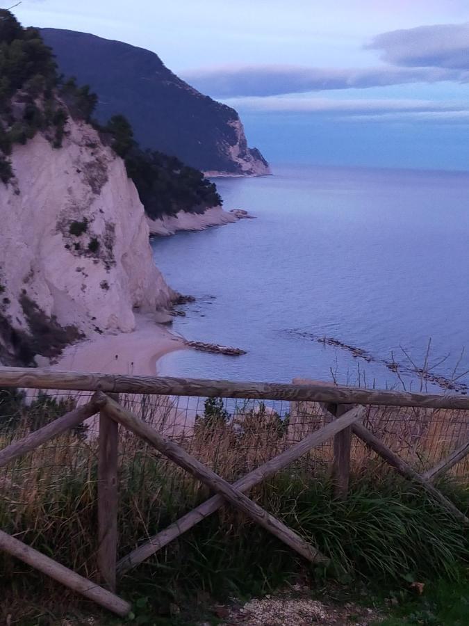 Affittacamere Le Tre Sorelle Sirolo Kültér fotó